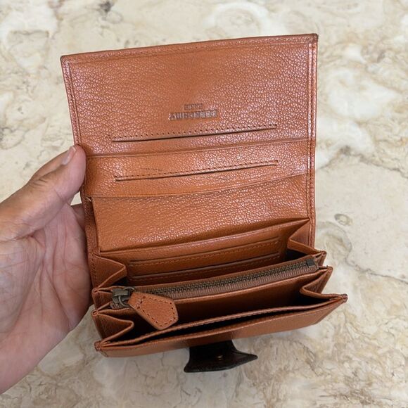 Beracamy Paris Leather Mid-Size Tri-Fold Wallet - Picture 9 of 9